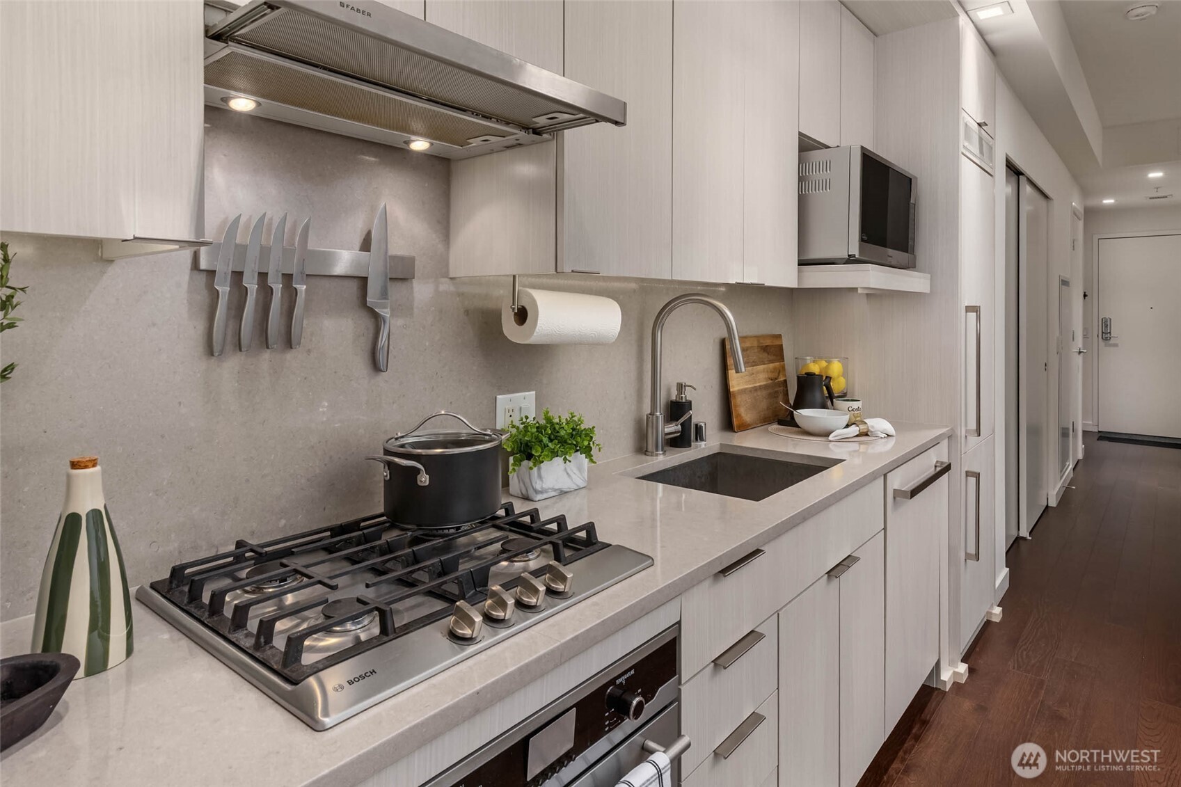 590 1st Avenue S Unit: 702
