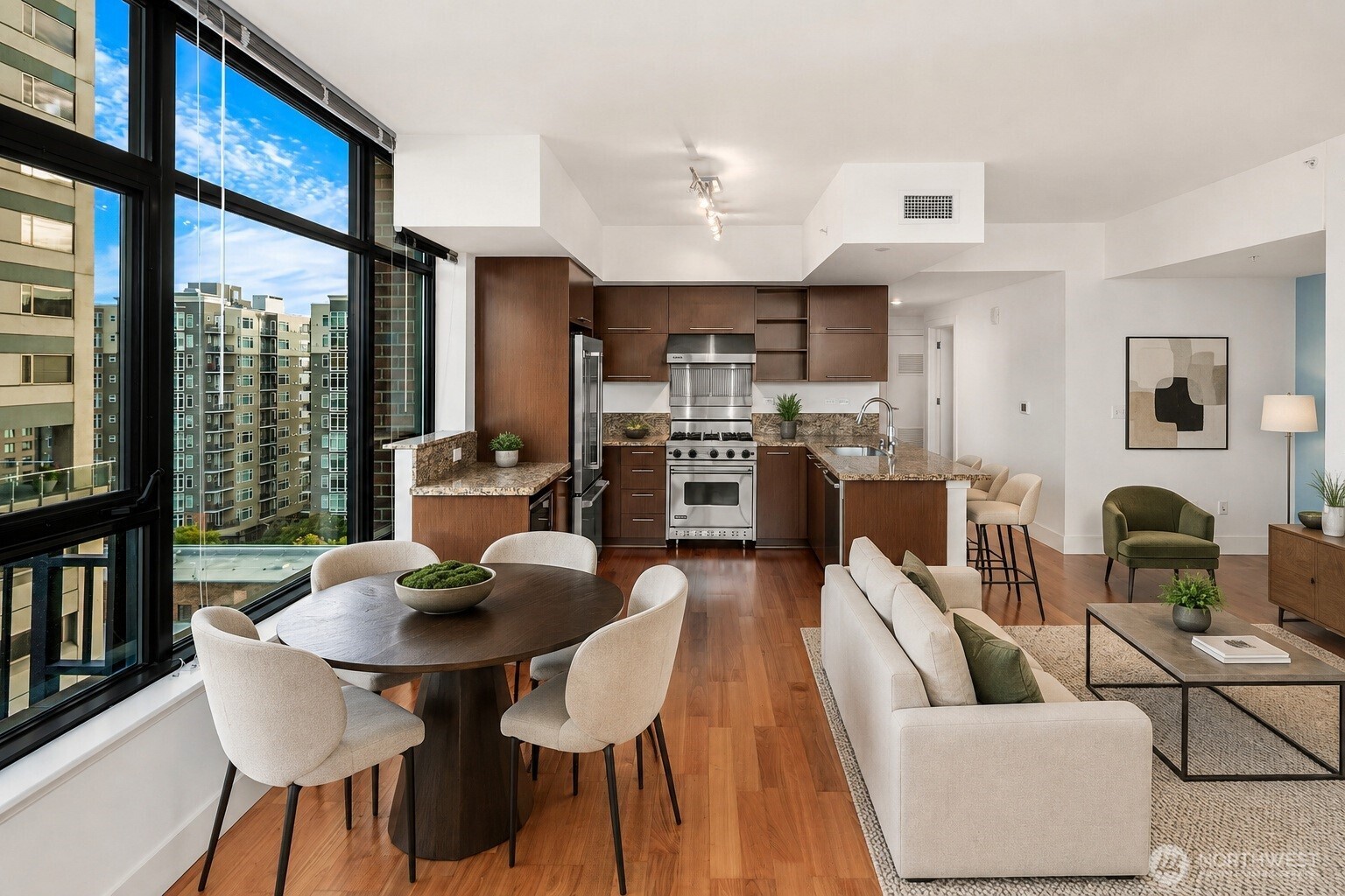 2911 2nd Avenue Unit: 902