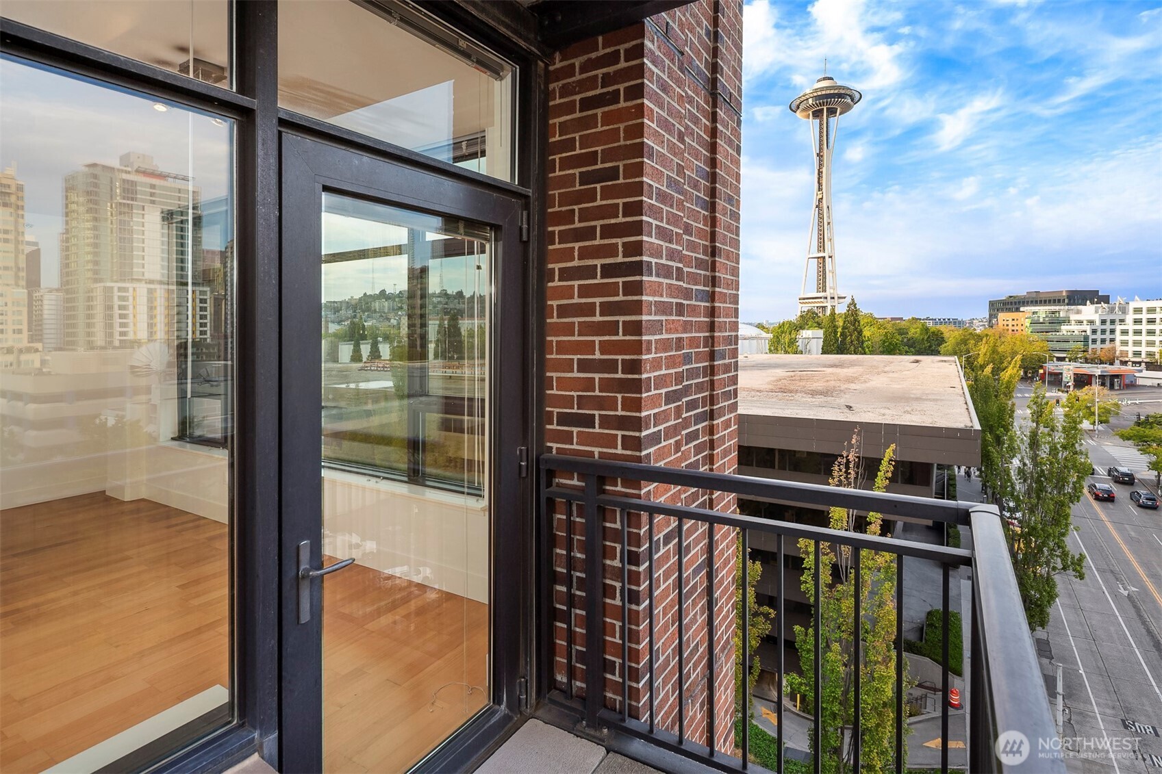 2911 2nd Avenue Unit: 902