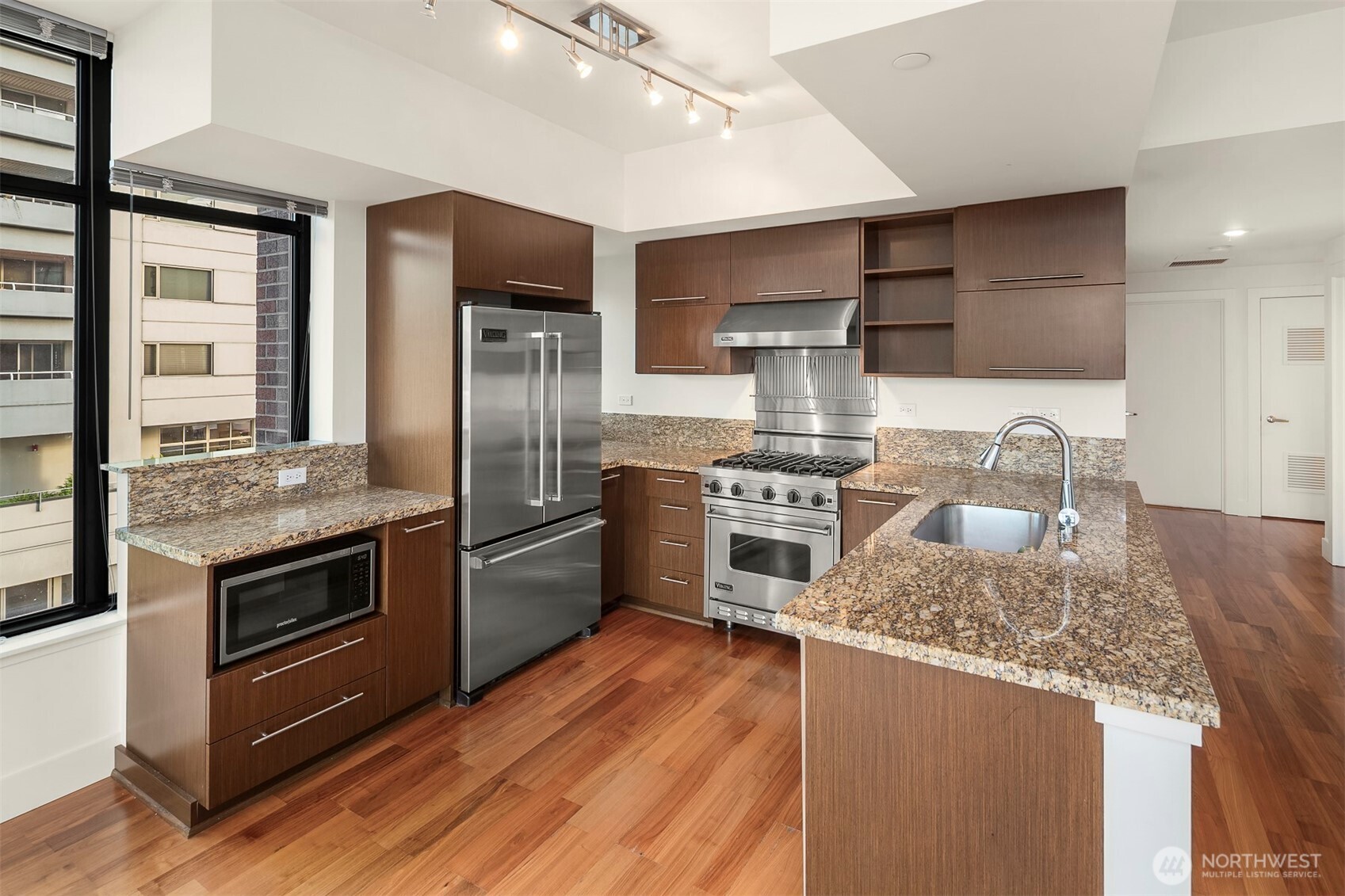 2911 2nd Avenue Unit: 902