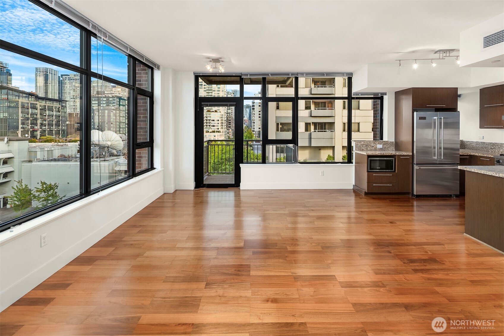 2911 2nd Avenue Unit: 902