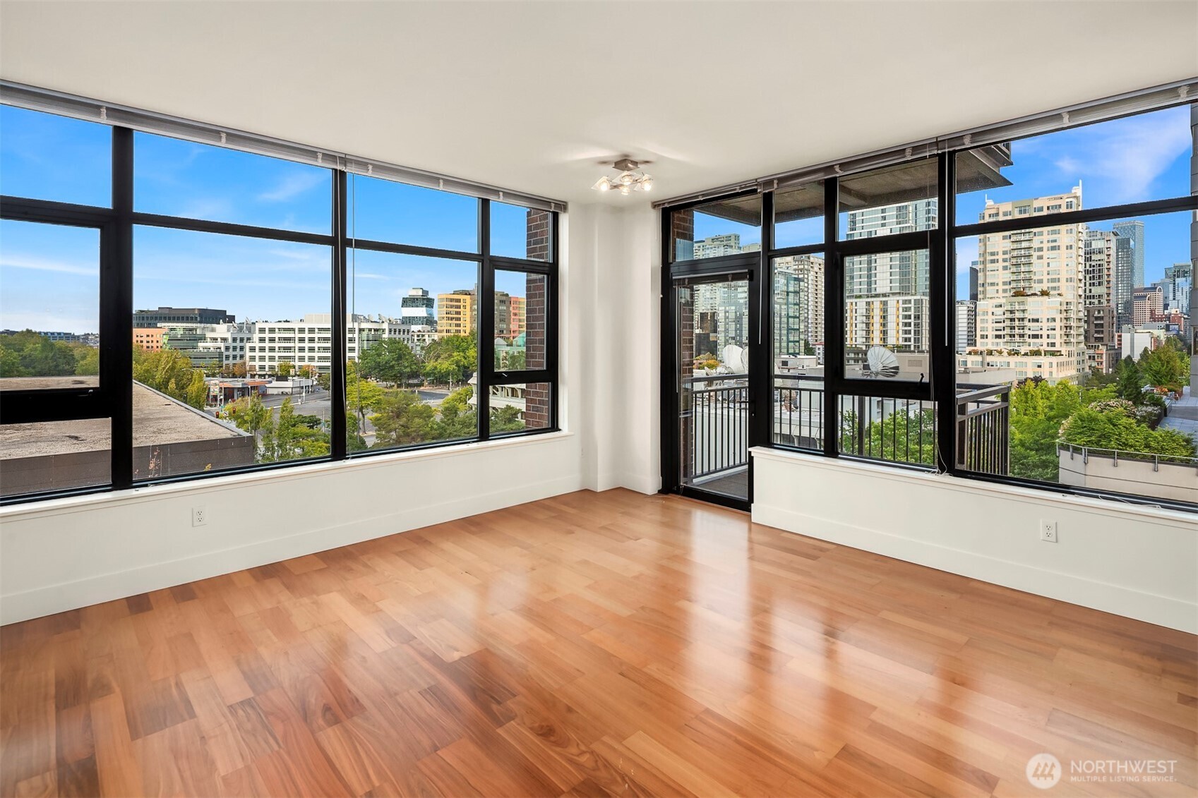 2911 2nd Avenue Unit: 902
