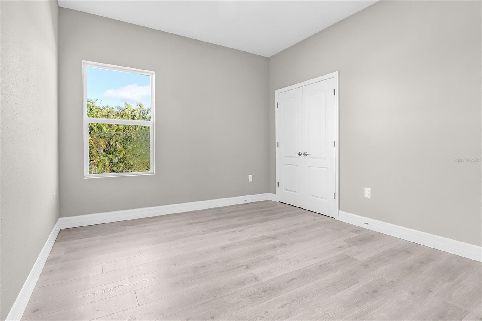 1594 BLUE LAKE CIR