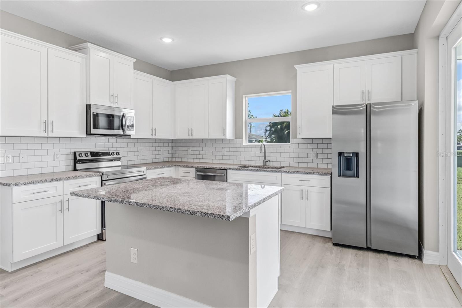 1594 BLUE LAKE CIR