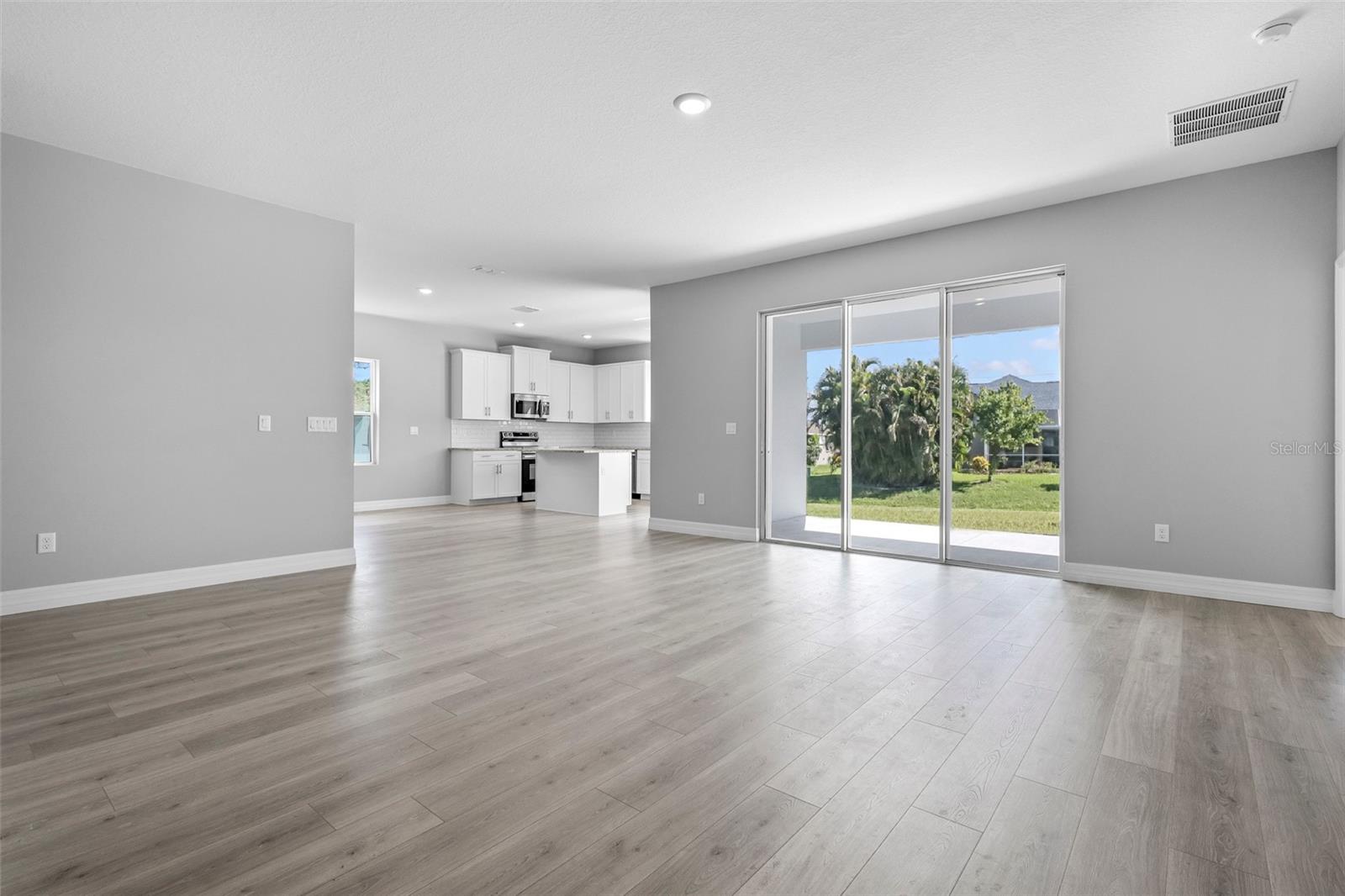 1594 BLUE LAKE CIR