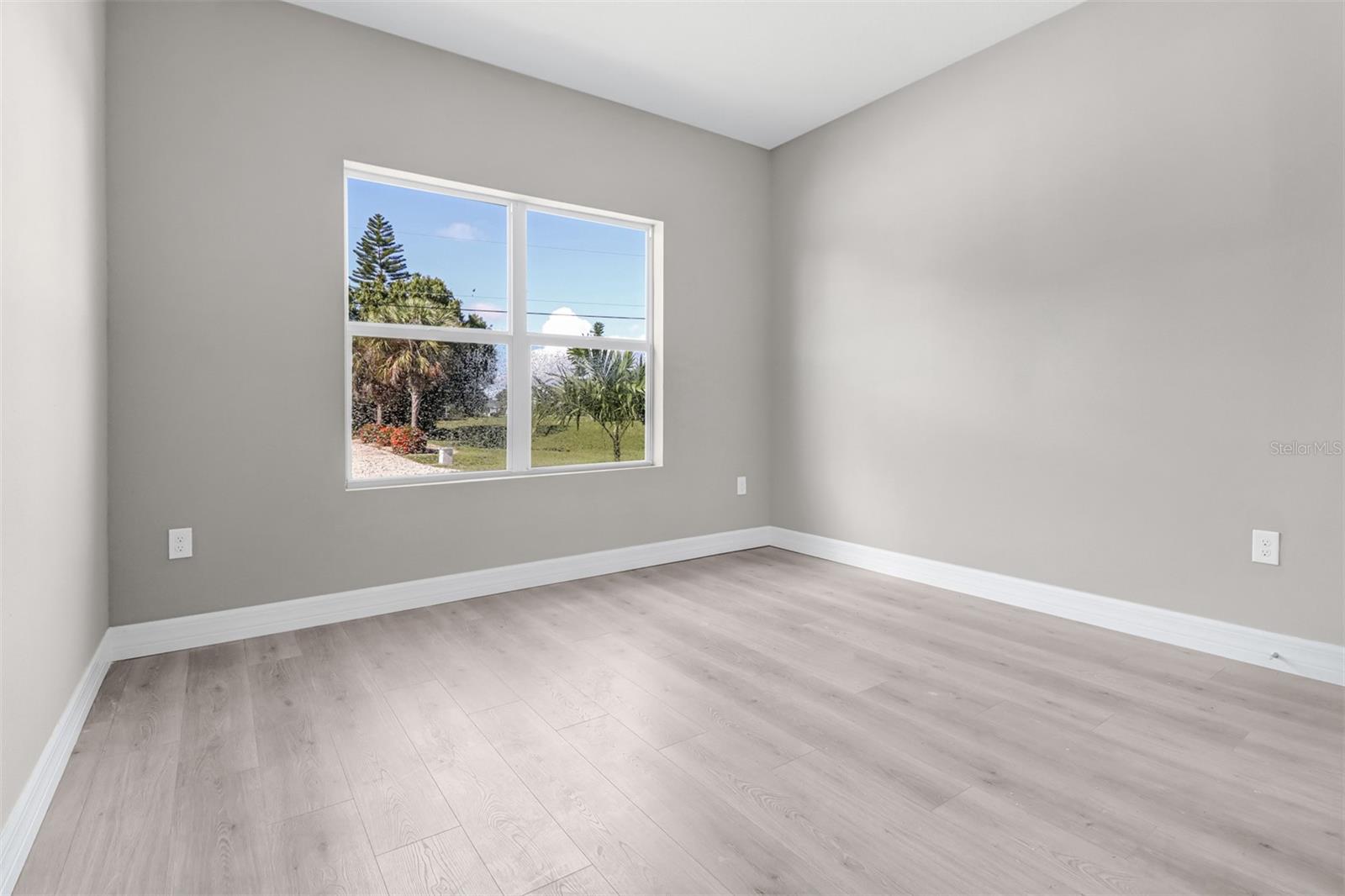1594 BLUE LAKE CIR