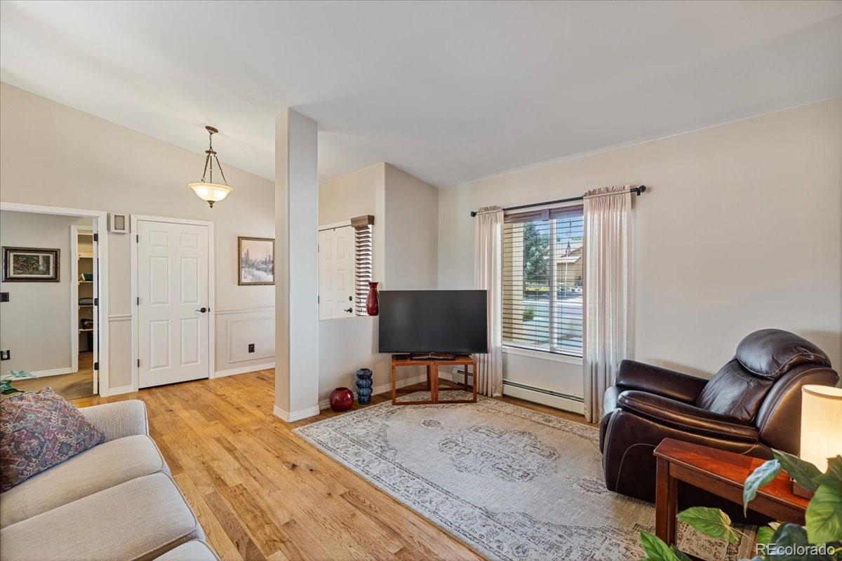 152 Las Lunas Street