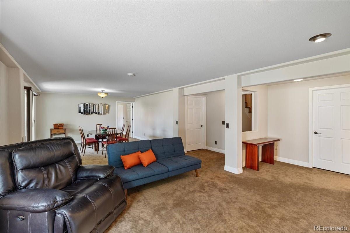 152 Las Lunas Street