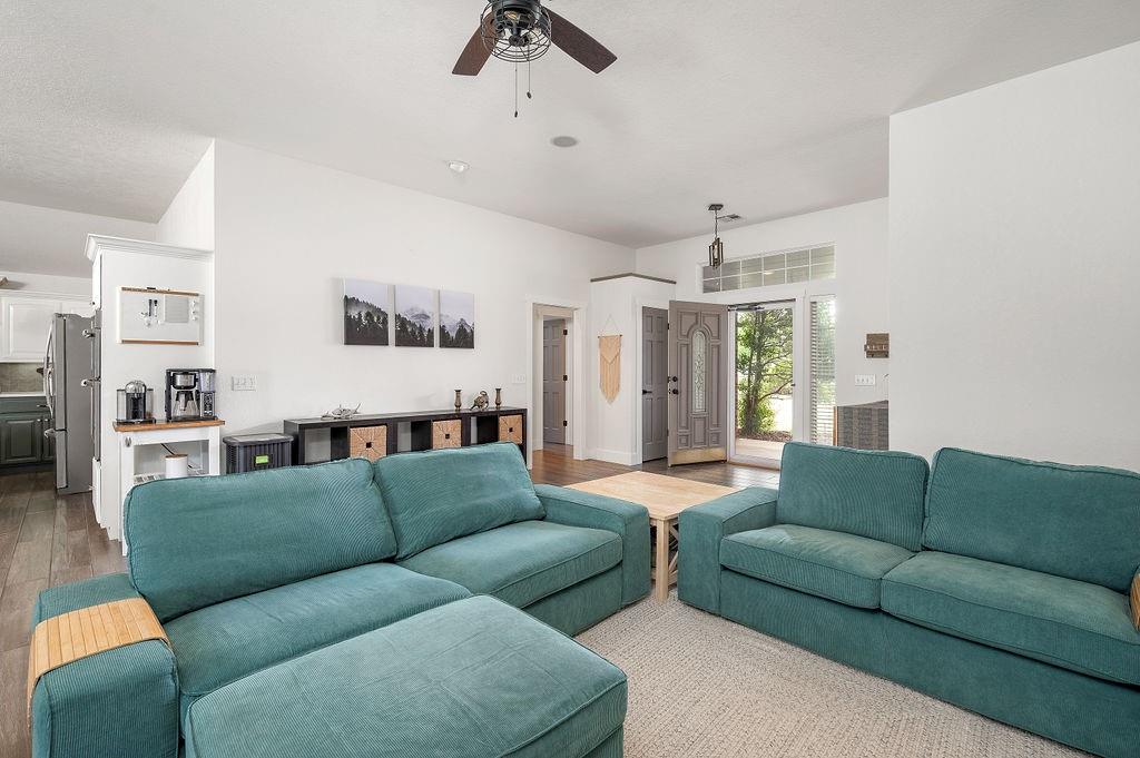 1951 W Trent Court Way