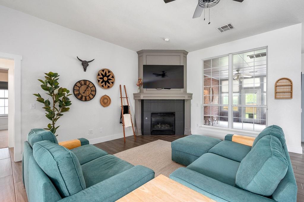 1951 W Trent Court Way