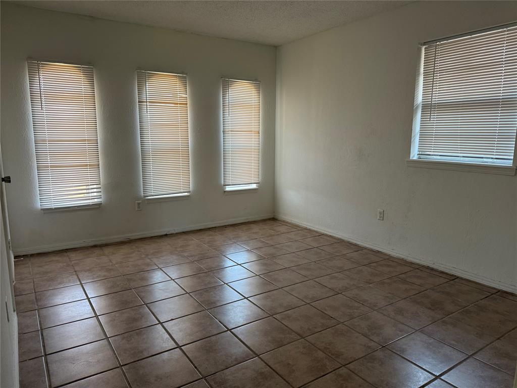 109 S PATTERSON Drive