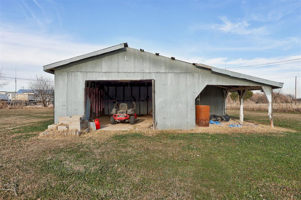 107 E Railroad Street