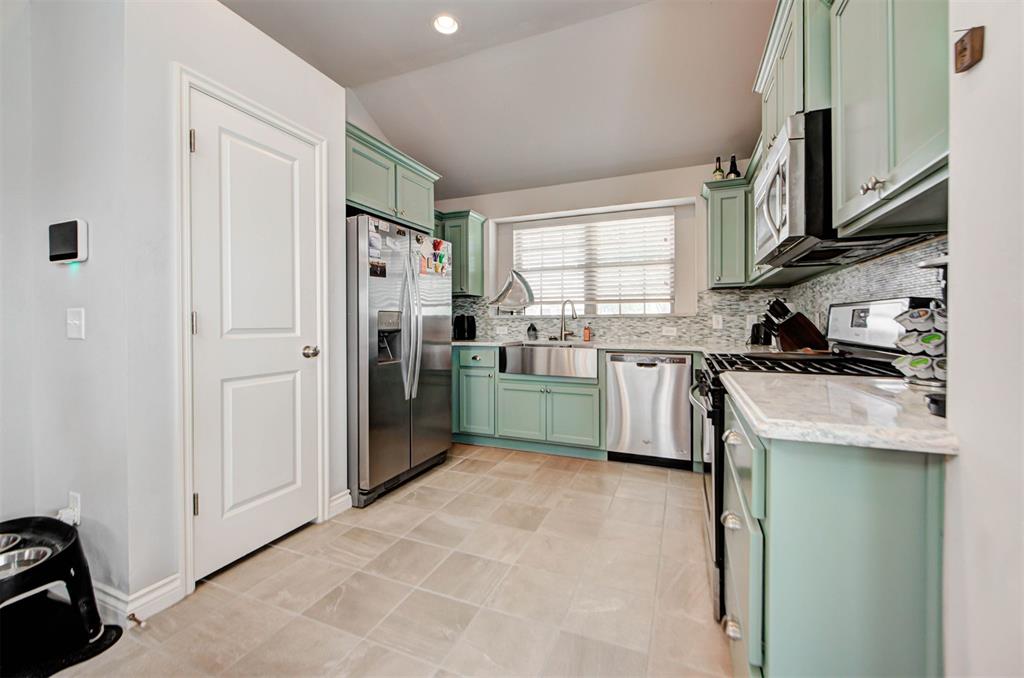 19112 Hecho Drive