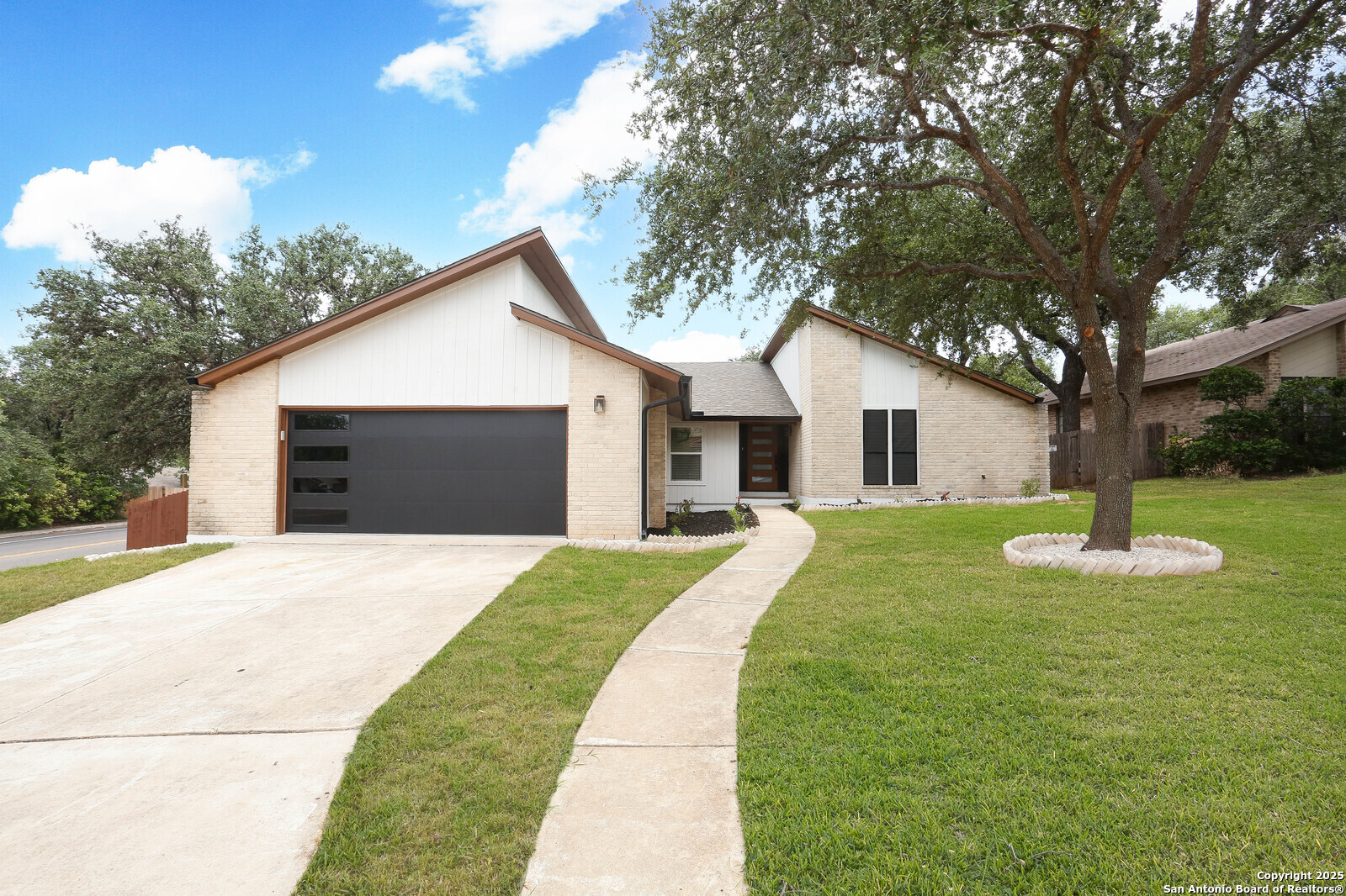8502 Ridge Stone