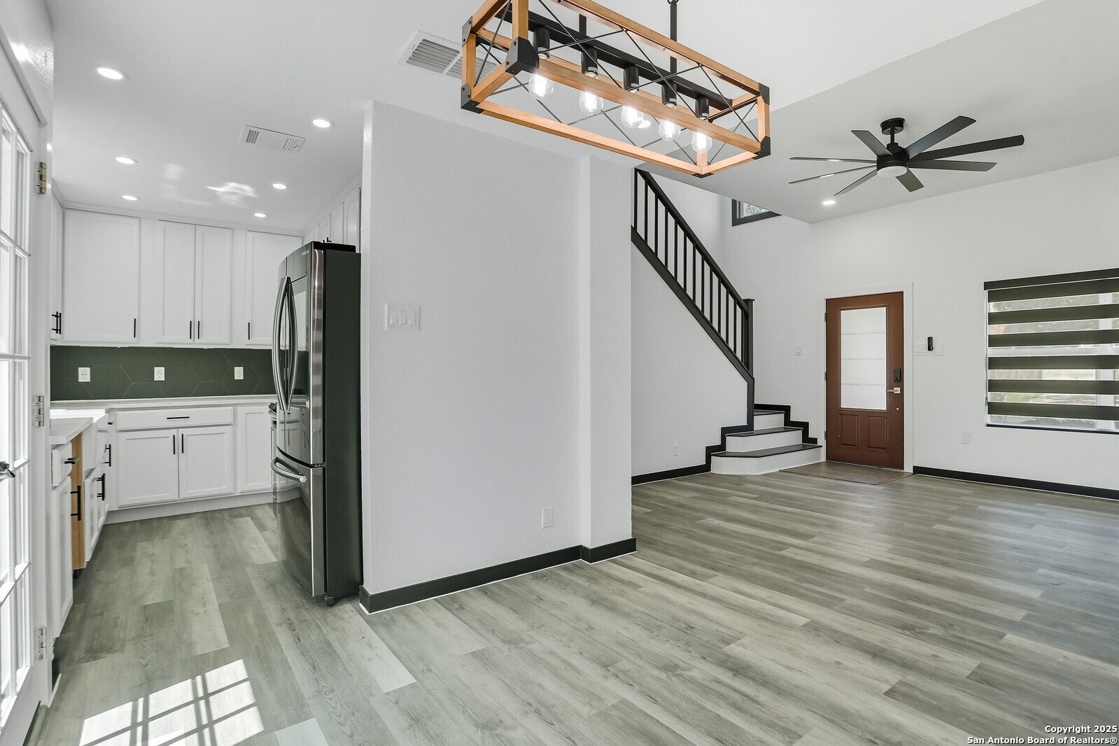 9346 Valley Hedge