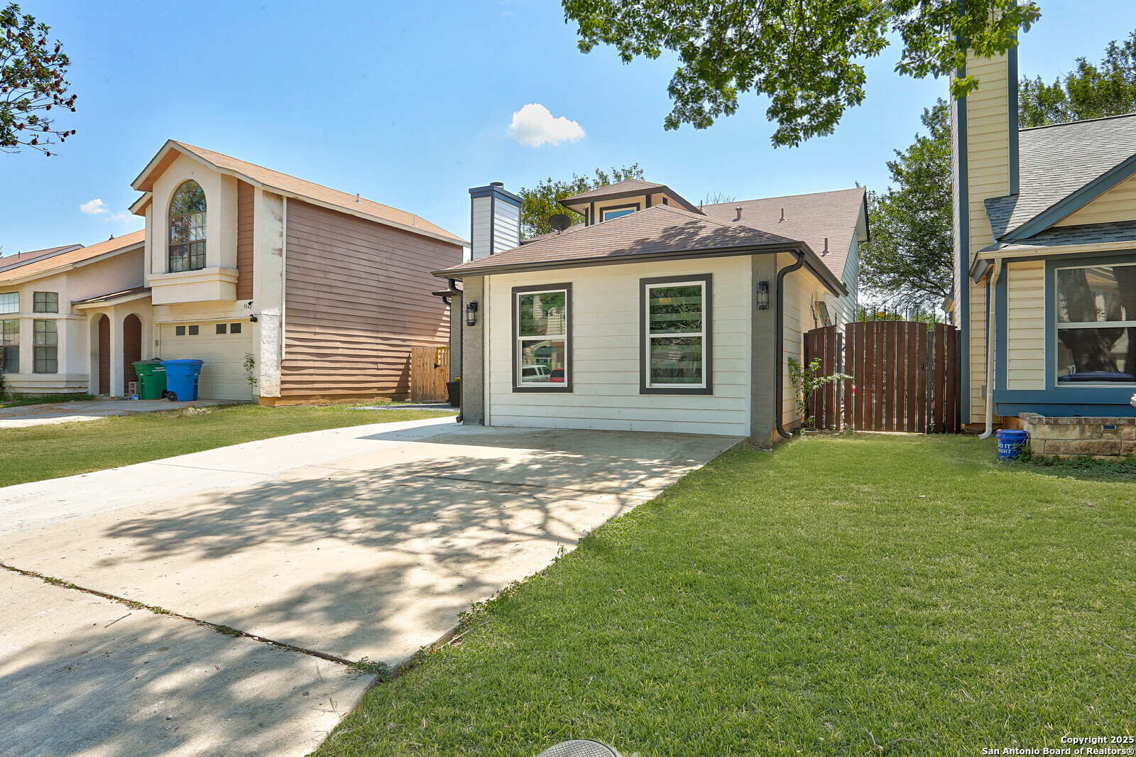 9346 Valley Hedge