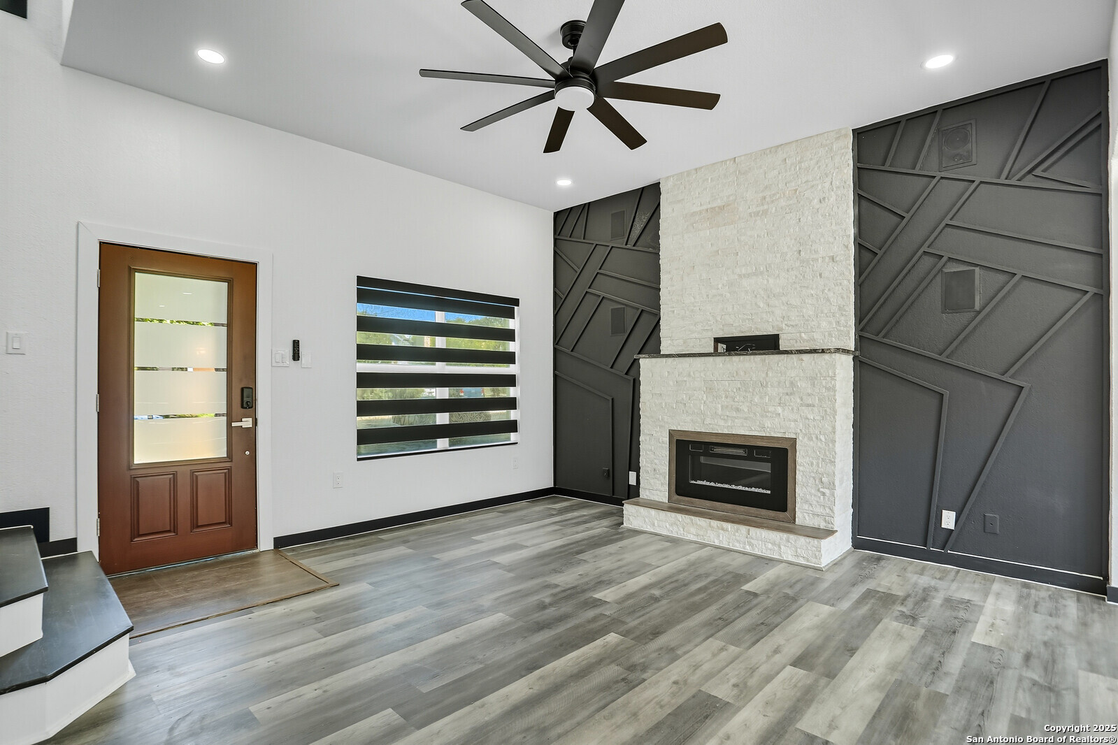 9346 Valley Hedge