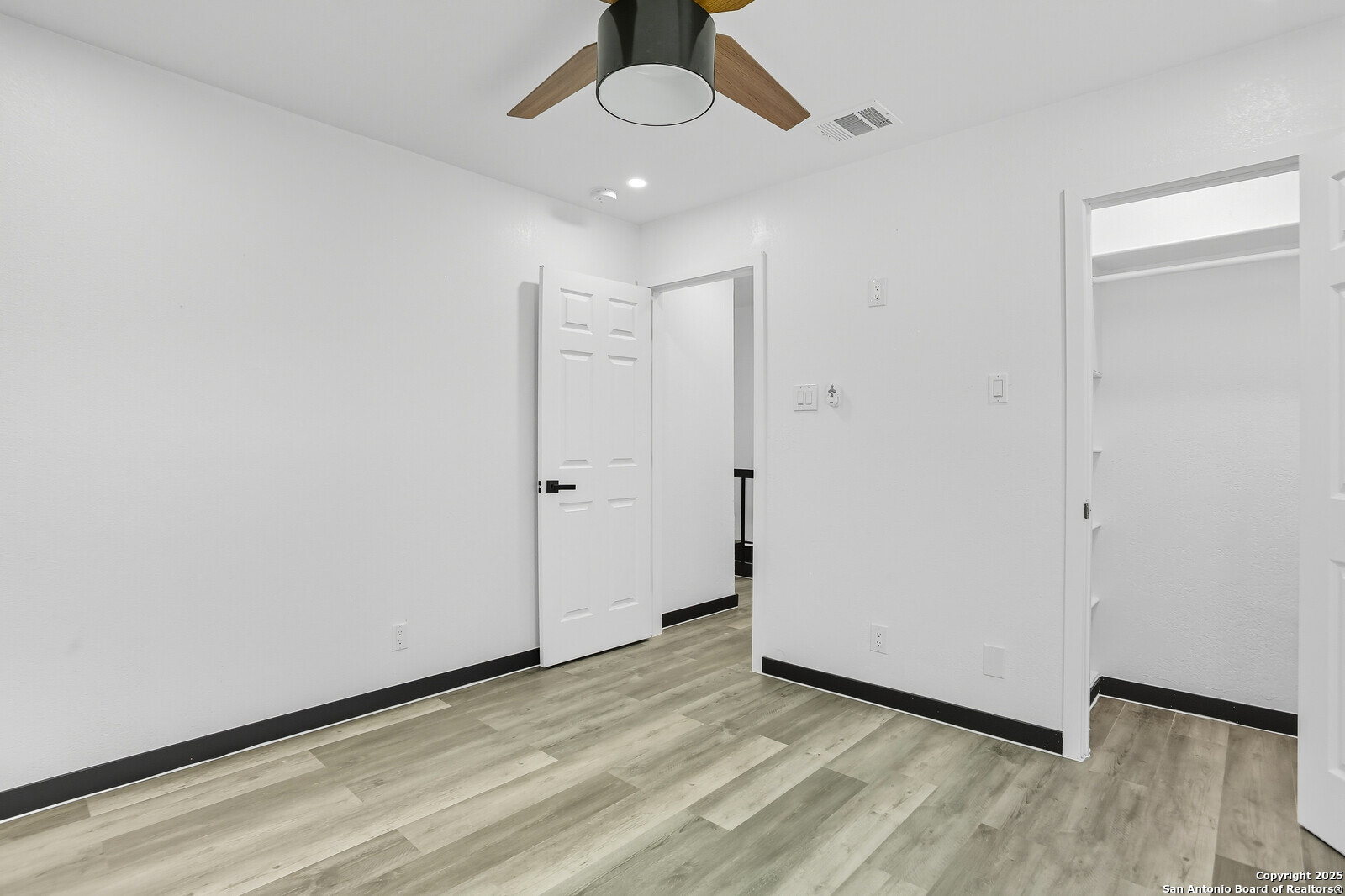 9346 Valley Hedge