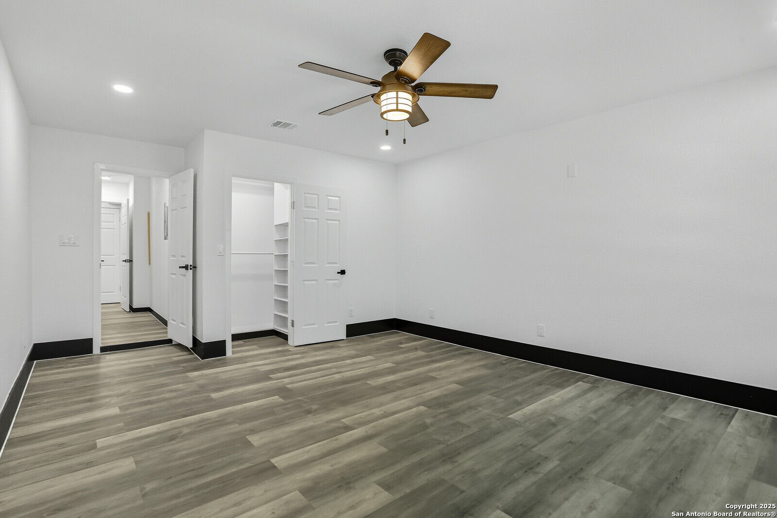 9346 Valley Hedge