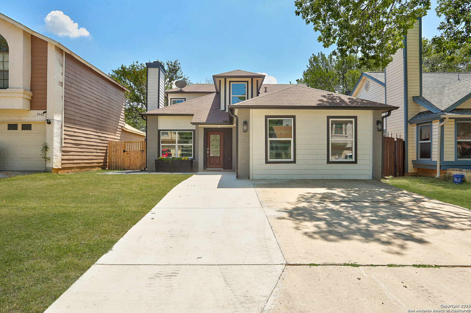 9346 Valley Hedge