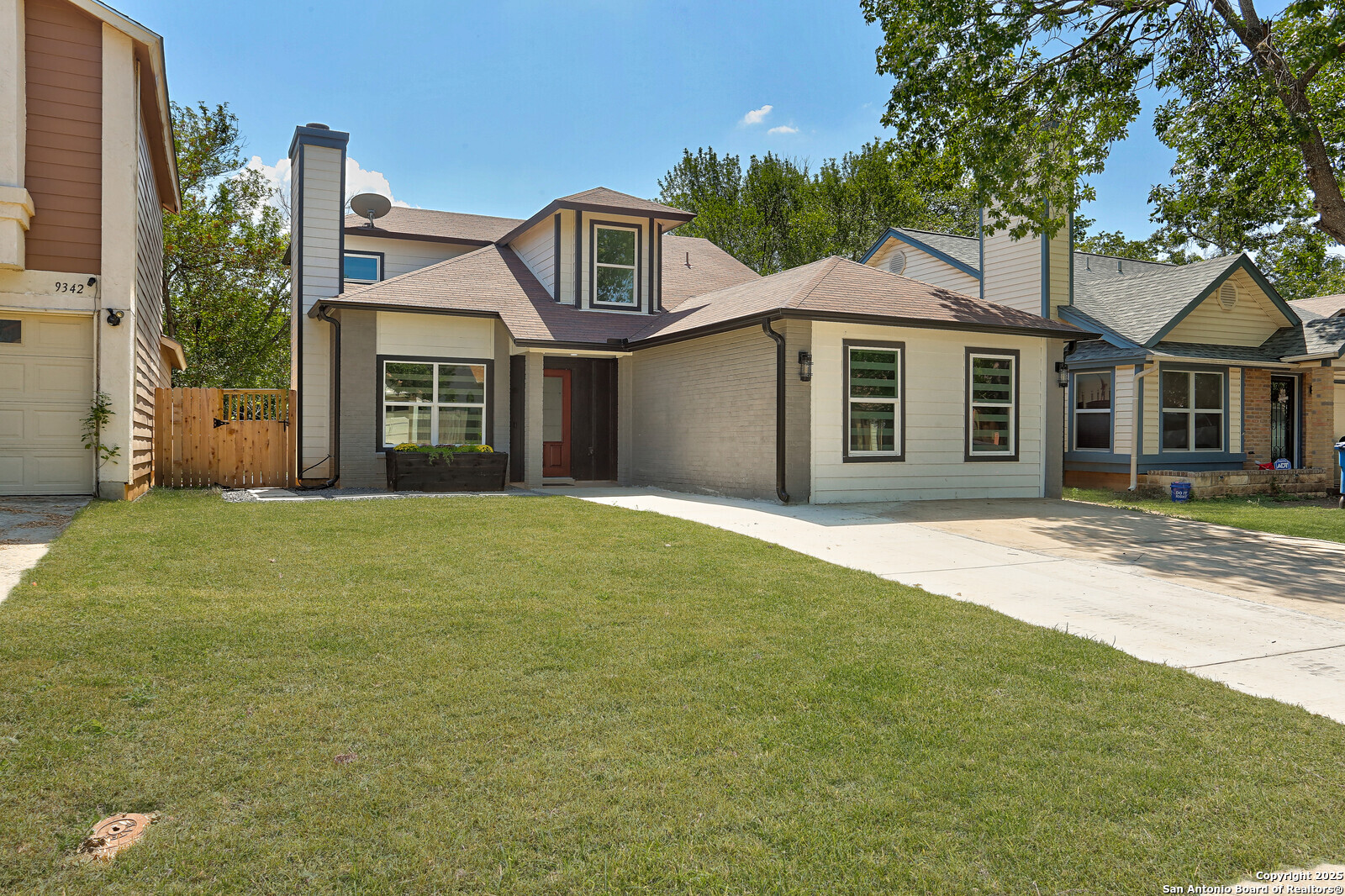 9346 Valley Hedge