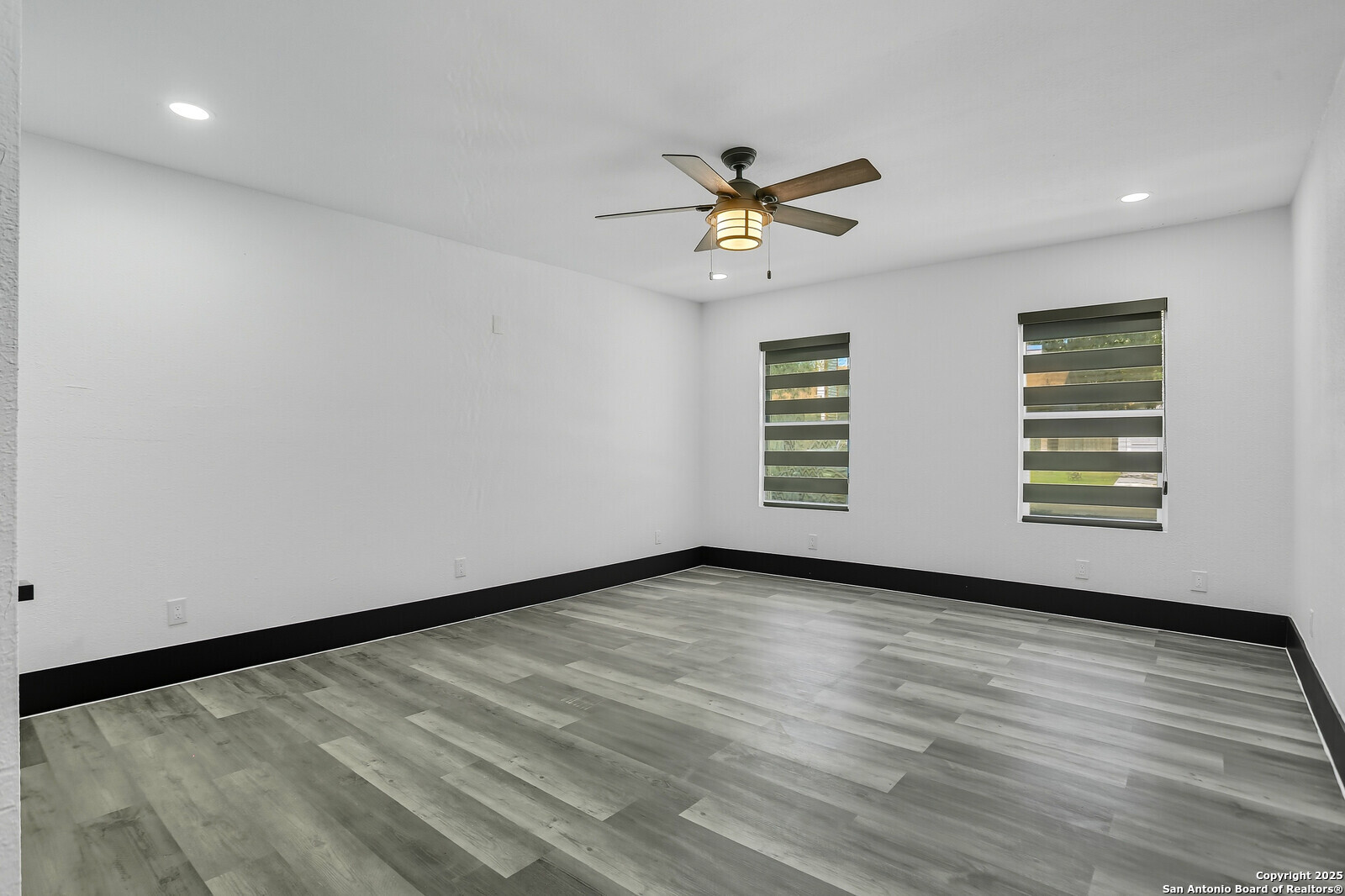 9346 Valley Hedge