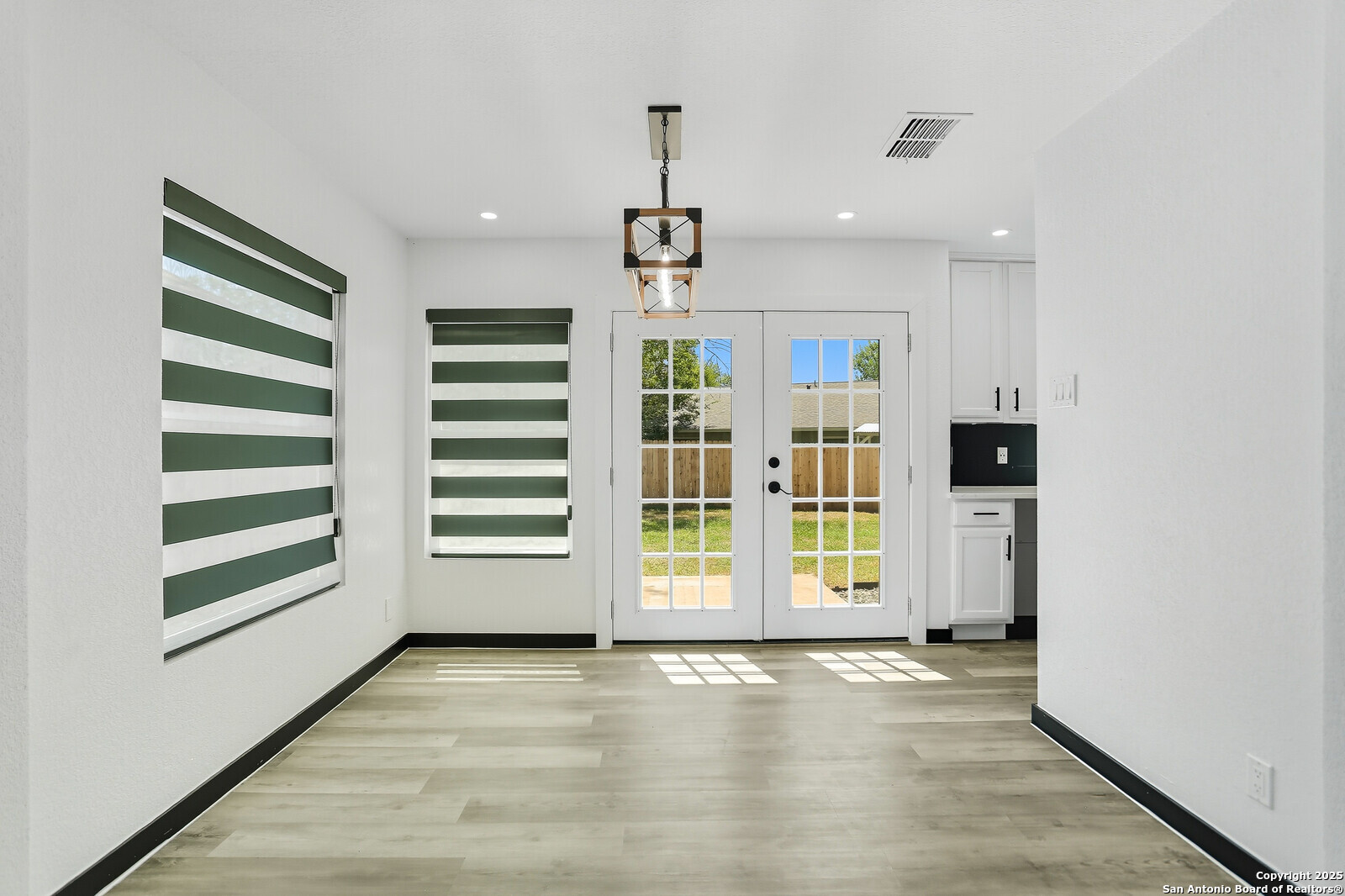 9346 Valley Hedge