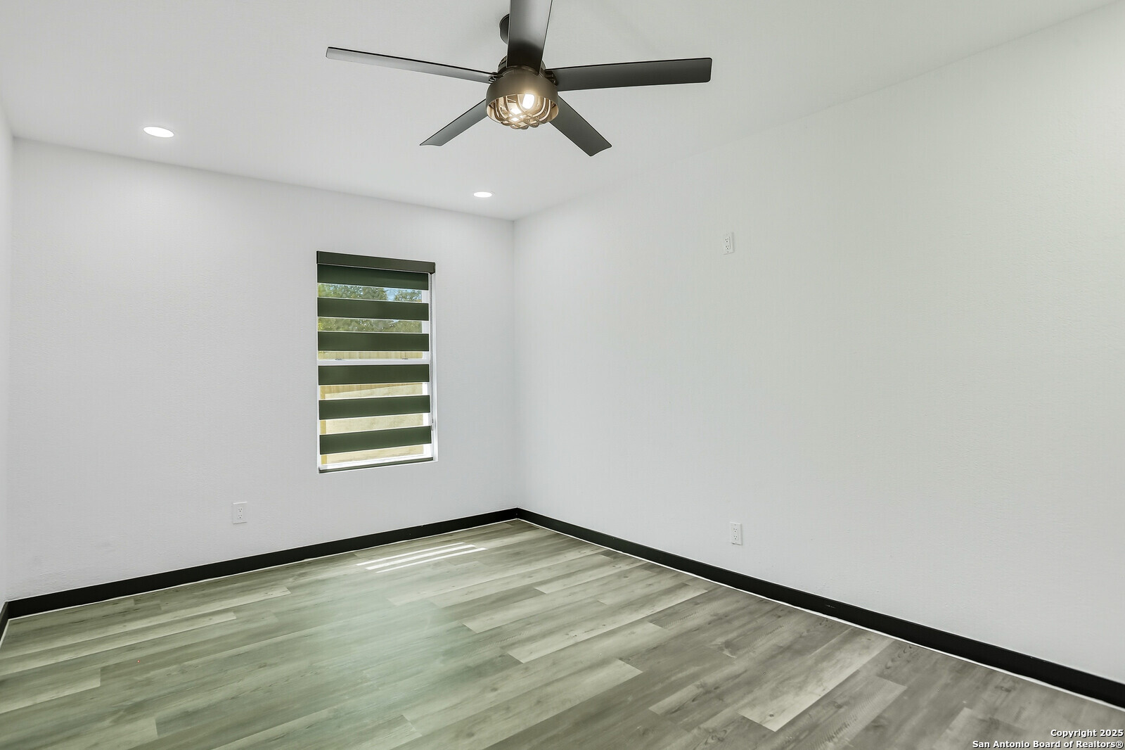 9346 Valley Hedge