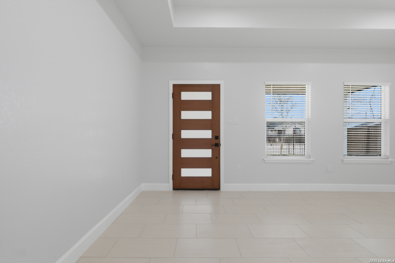 1635 E Chavaneaux