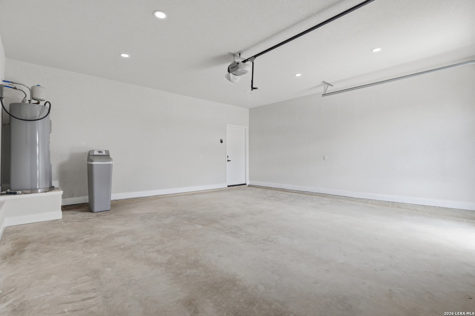 1635 E Chavaneaux