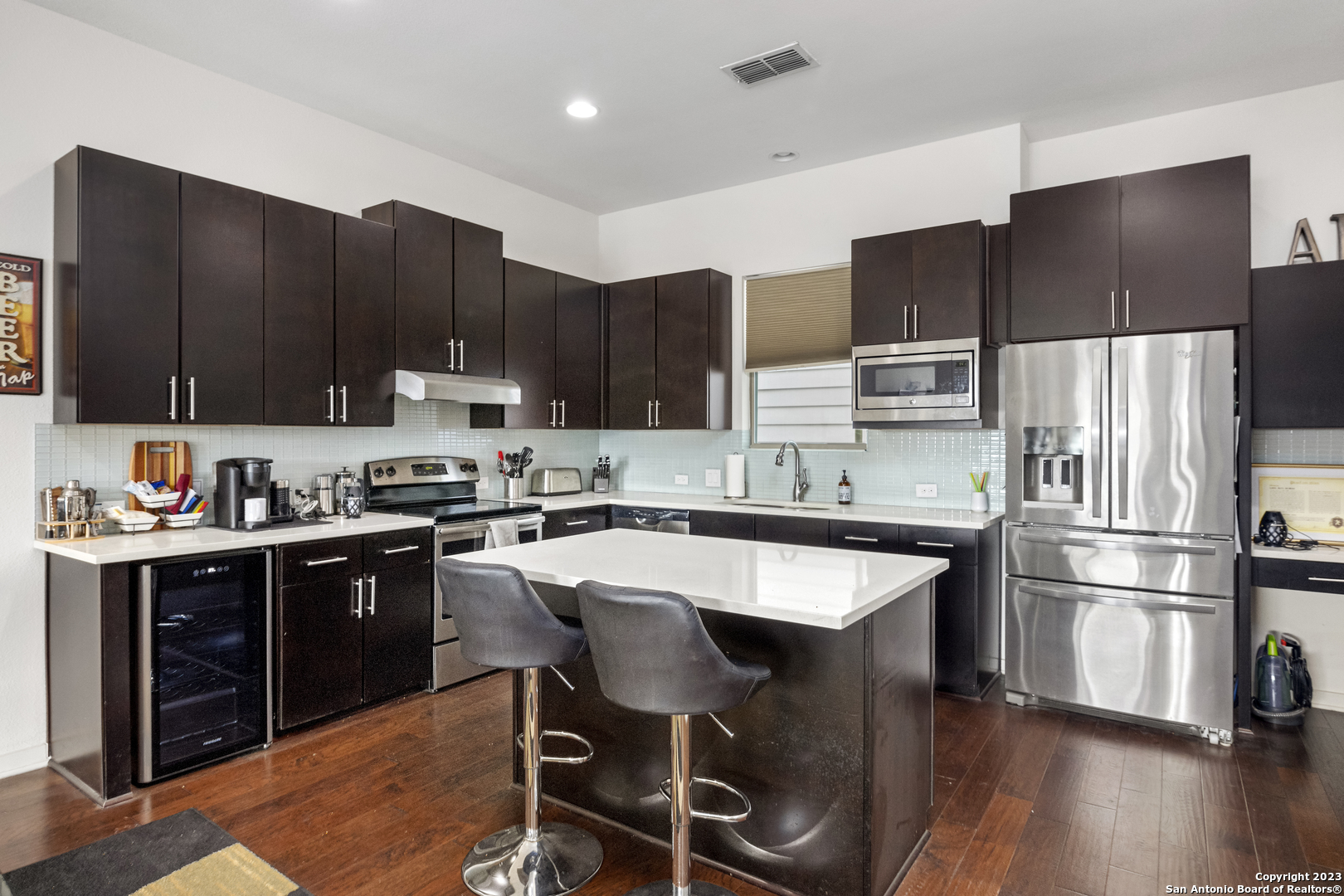 223 W LAUREL