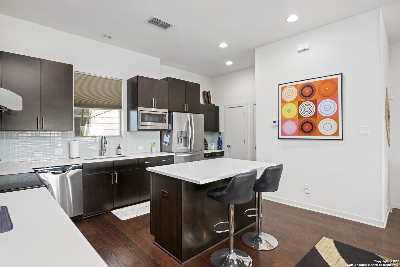 223 W LAUREL