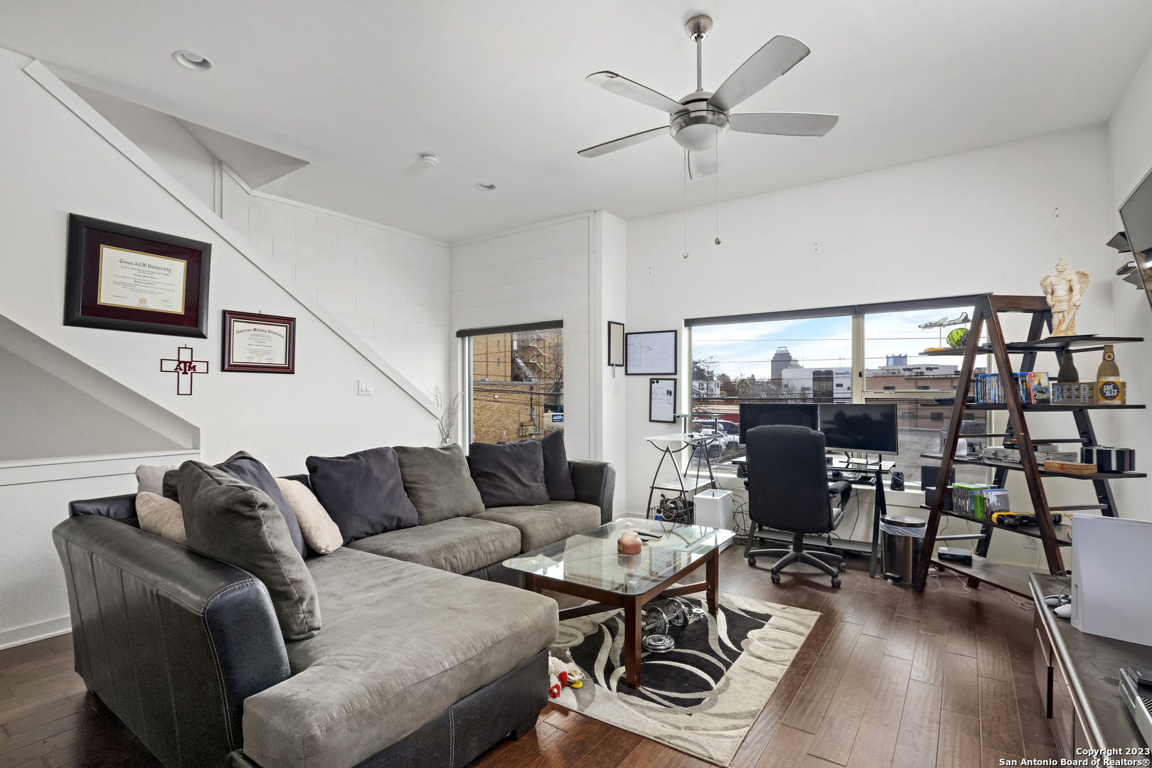 223 W LAUREL