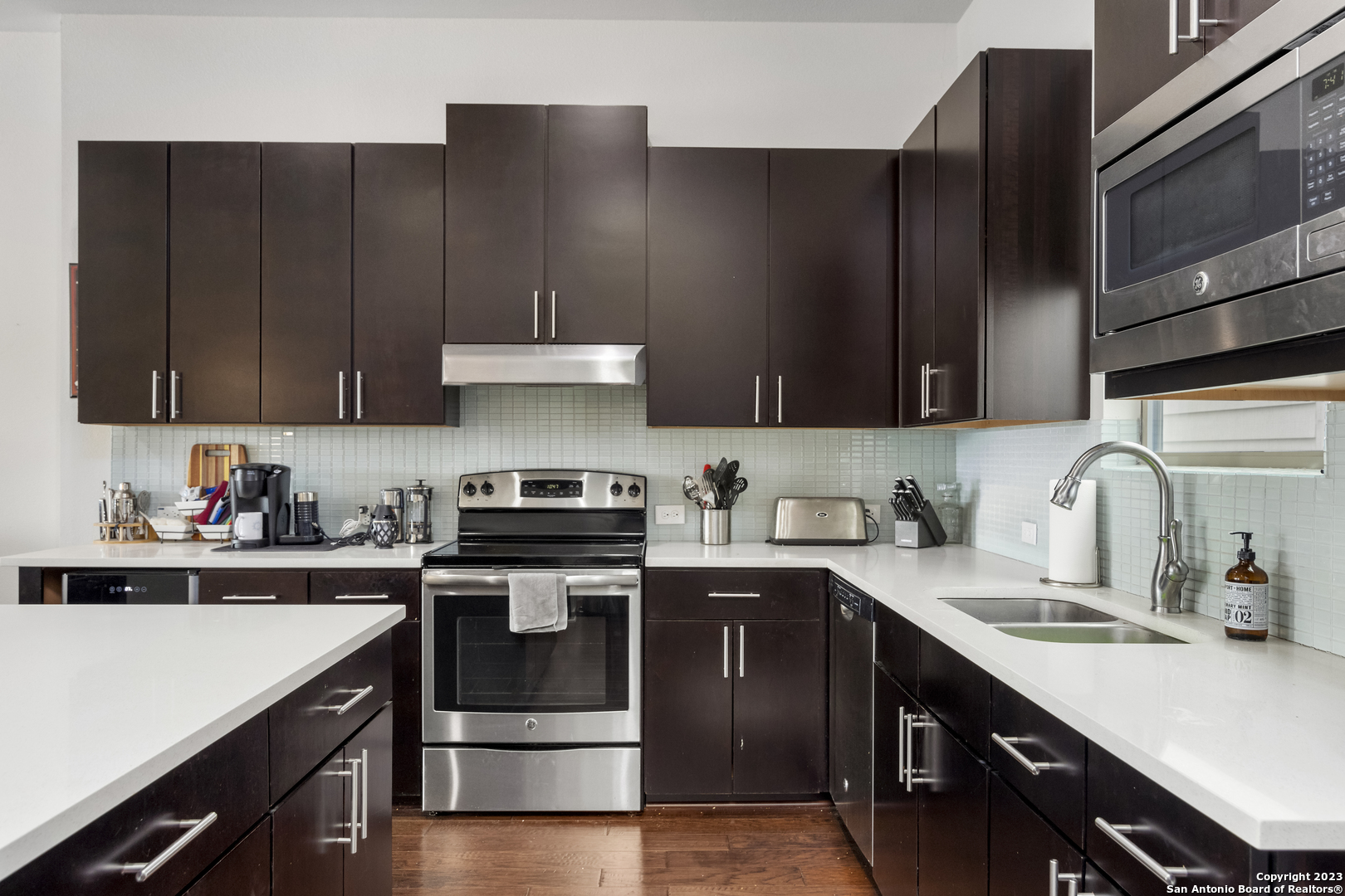 223 W LAUREL