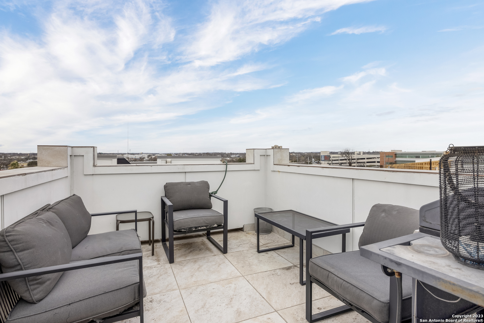 223 W LAUREL