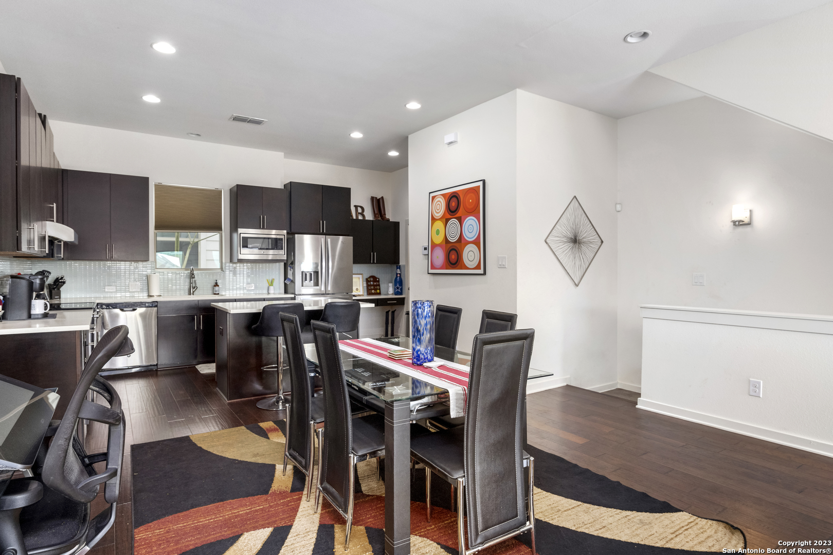 223 W LAUREL
