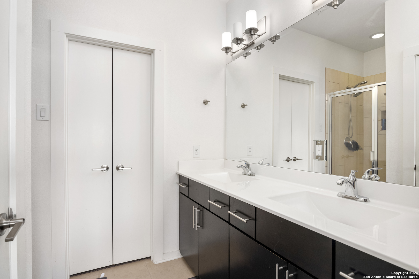 223 W LAUREL