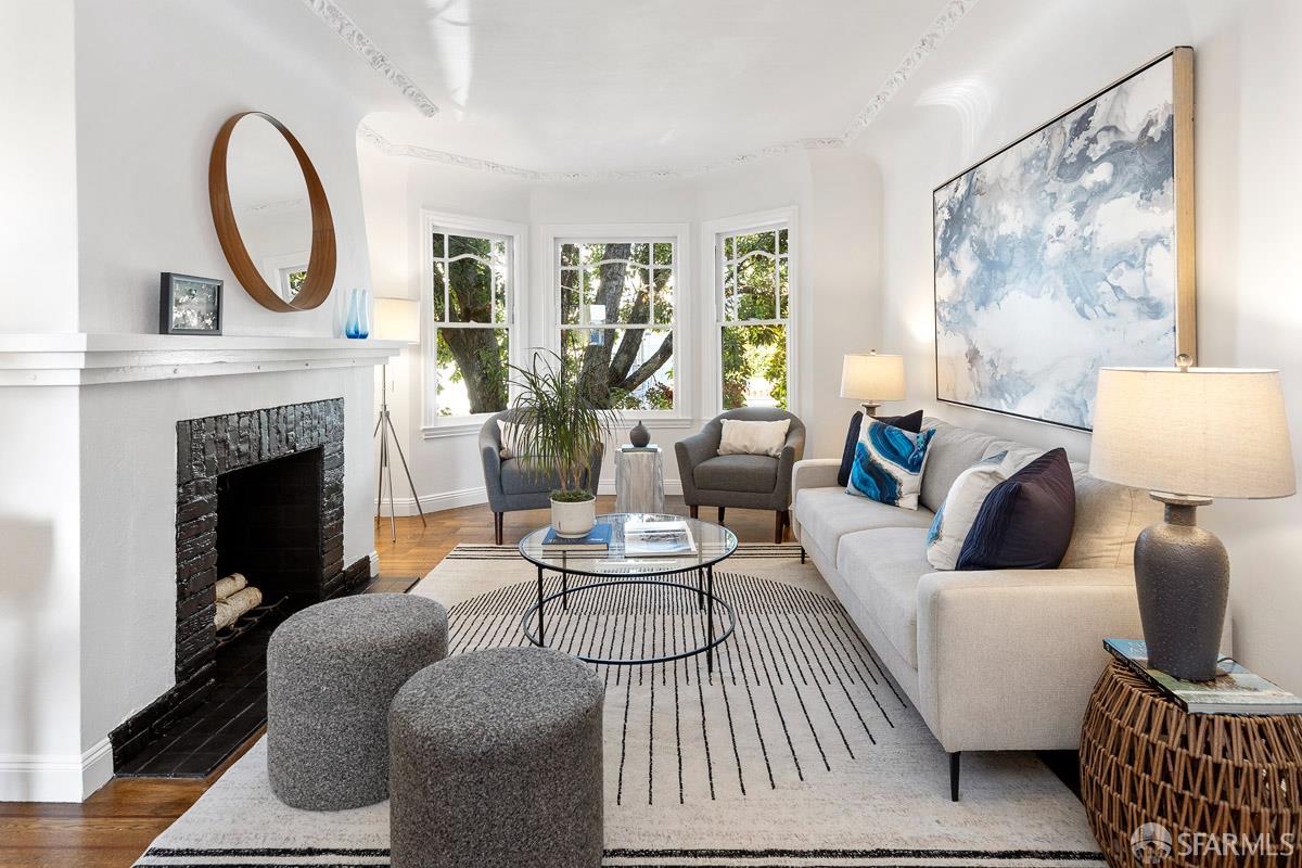 2325 Mariposa Street