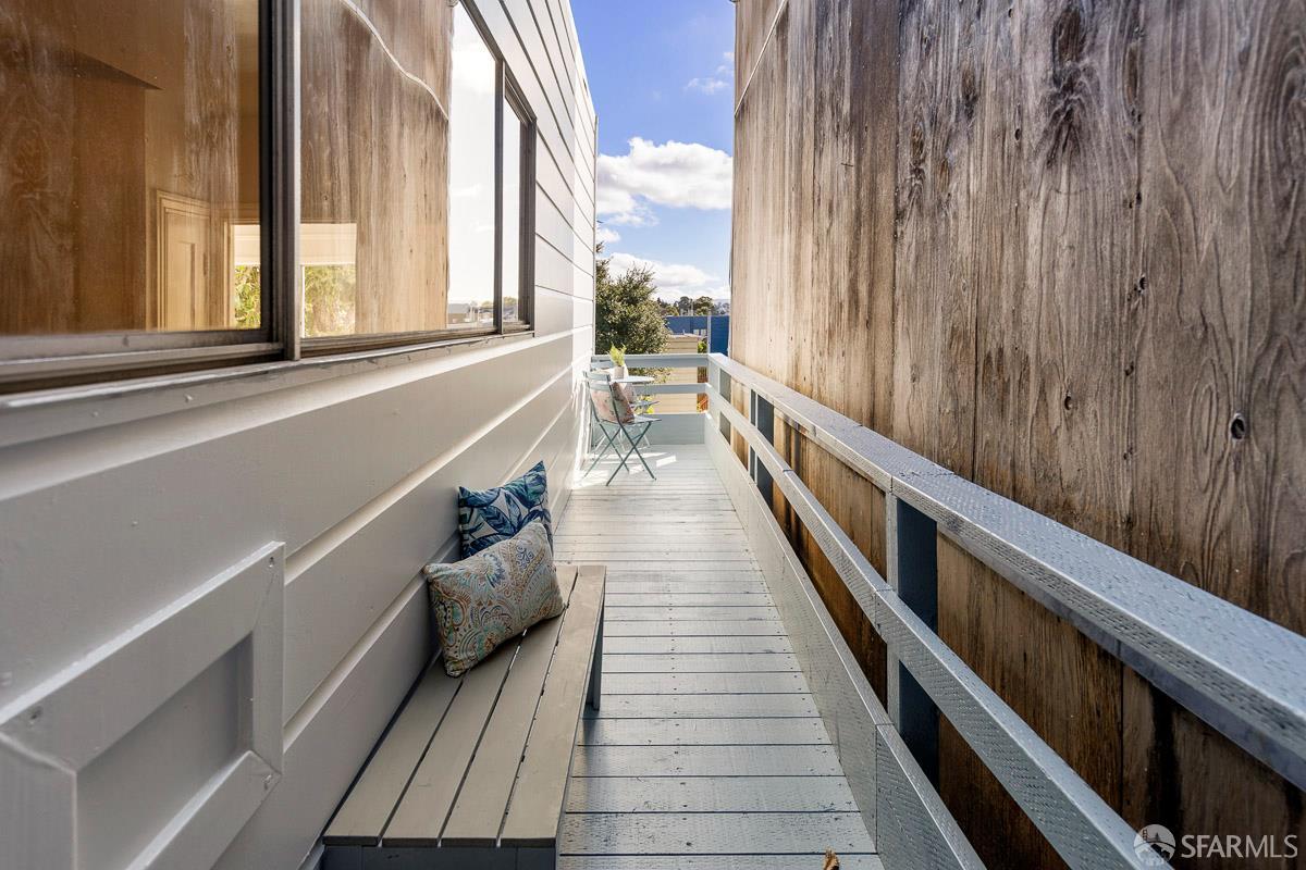 2325 Mariposa Street