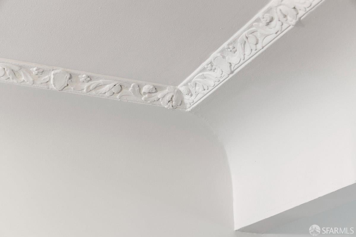 2325 Mariposa Street