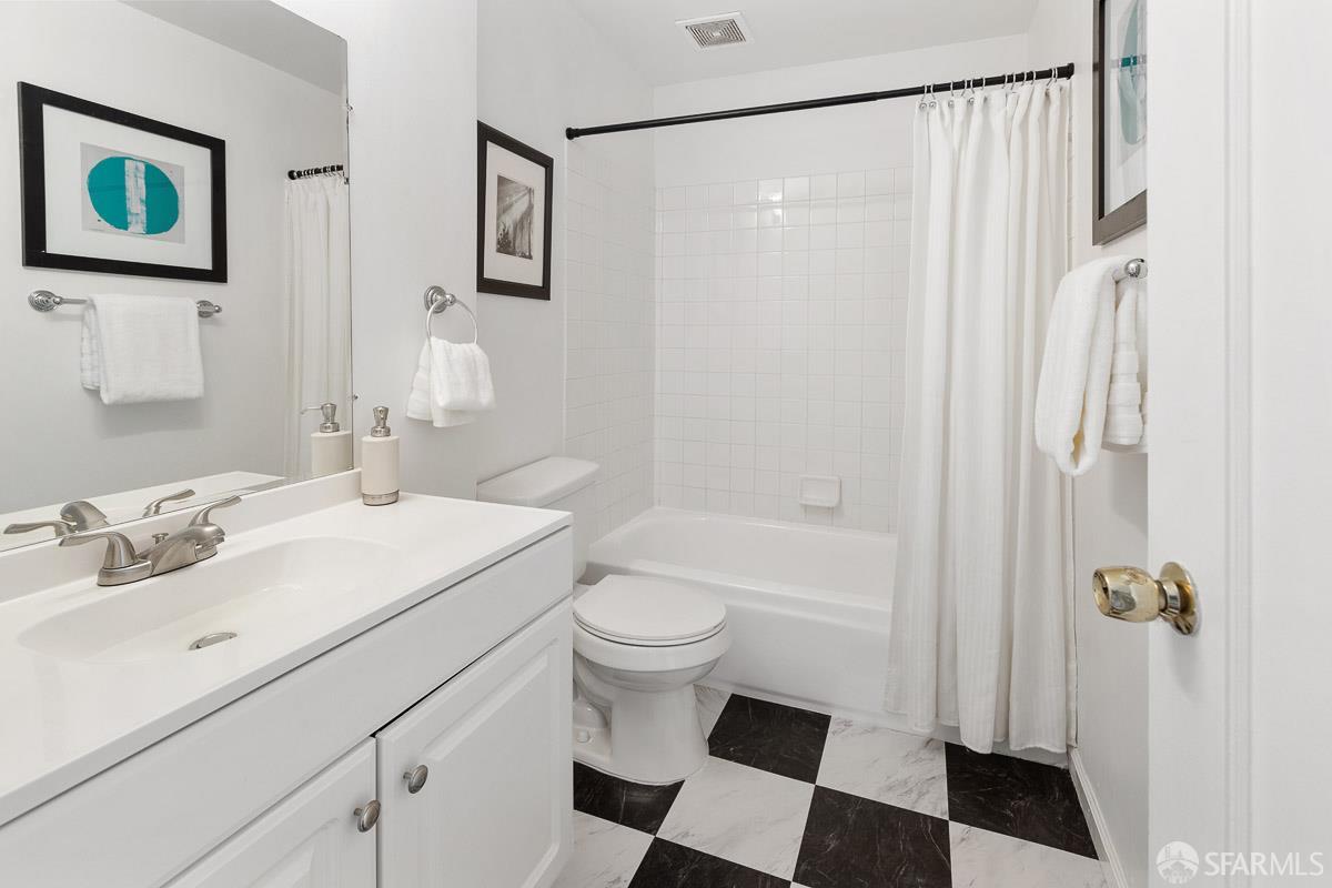 2325 Mariposa Street