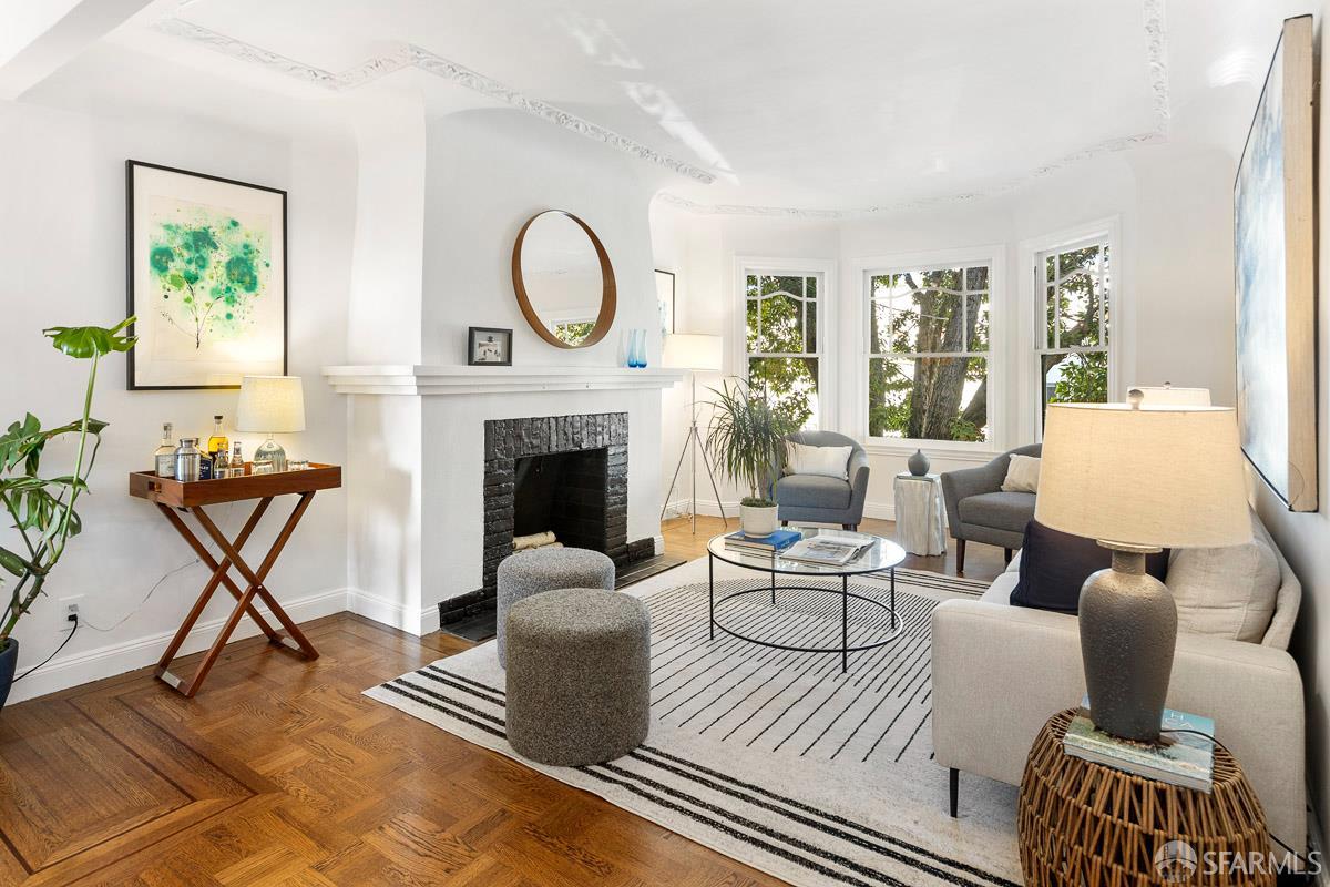 2325 Mariposa Street