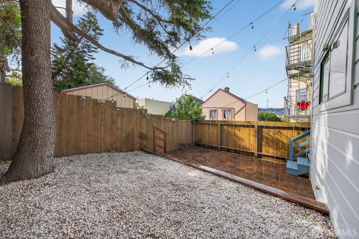 2325 Mariposa Street