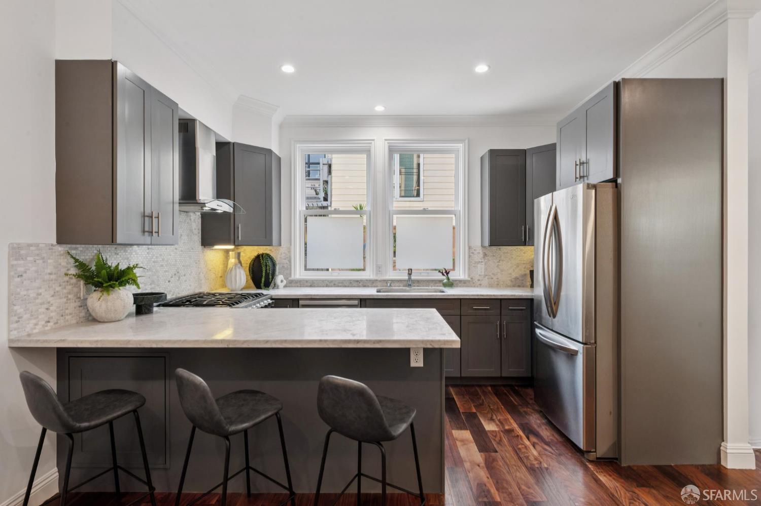 585 Francisco Street