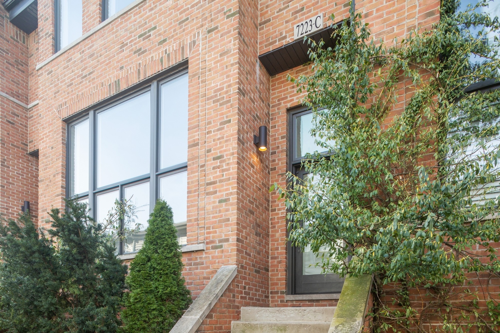 7223 N Hamilton Avenue Unit: C