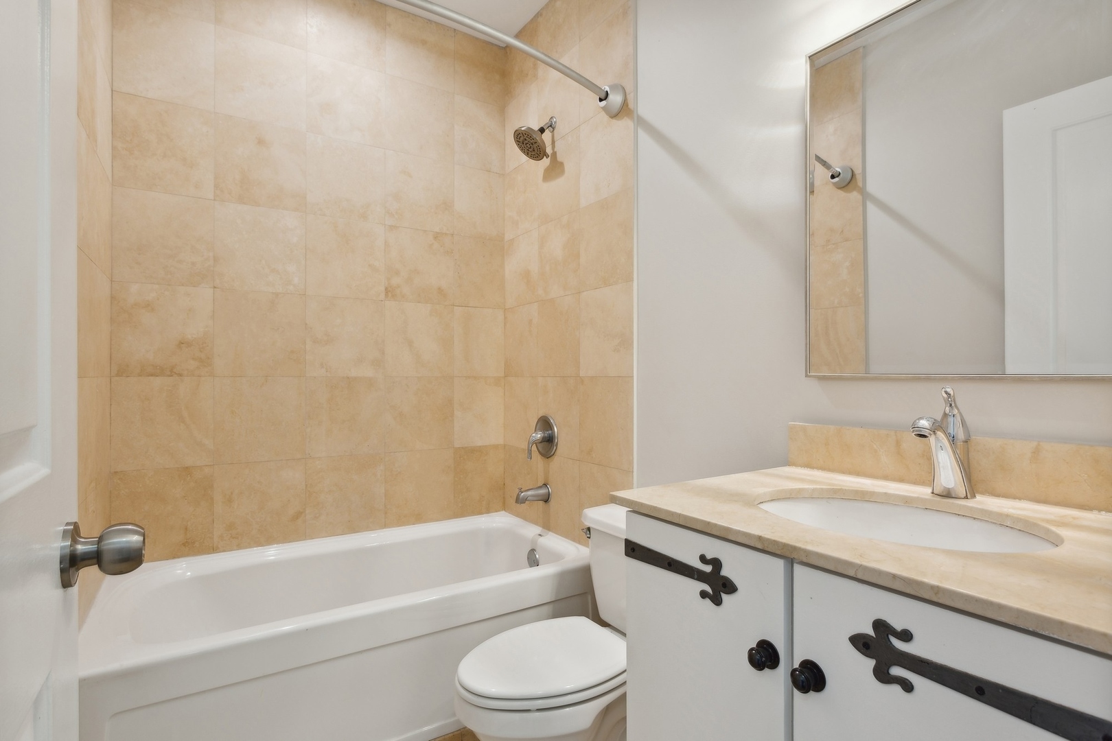 7223 N Hamilton Avenue Unit: C