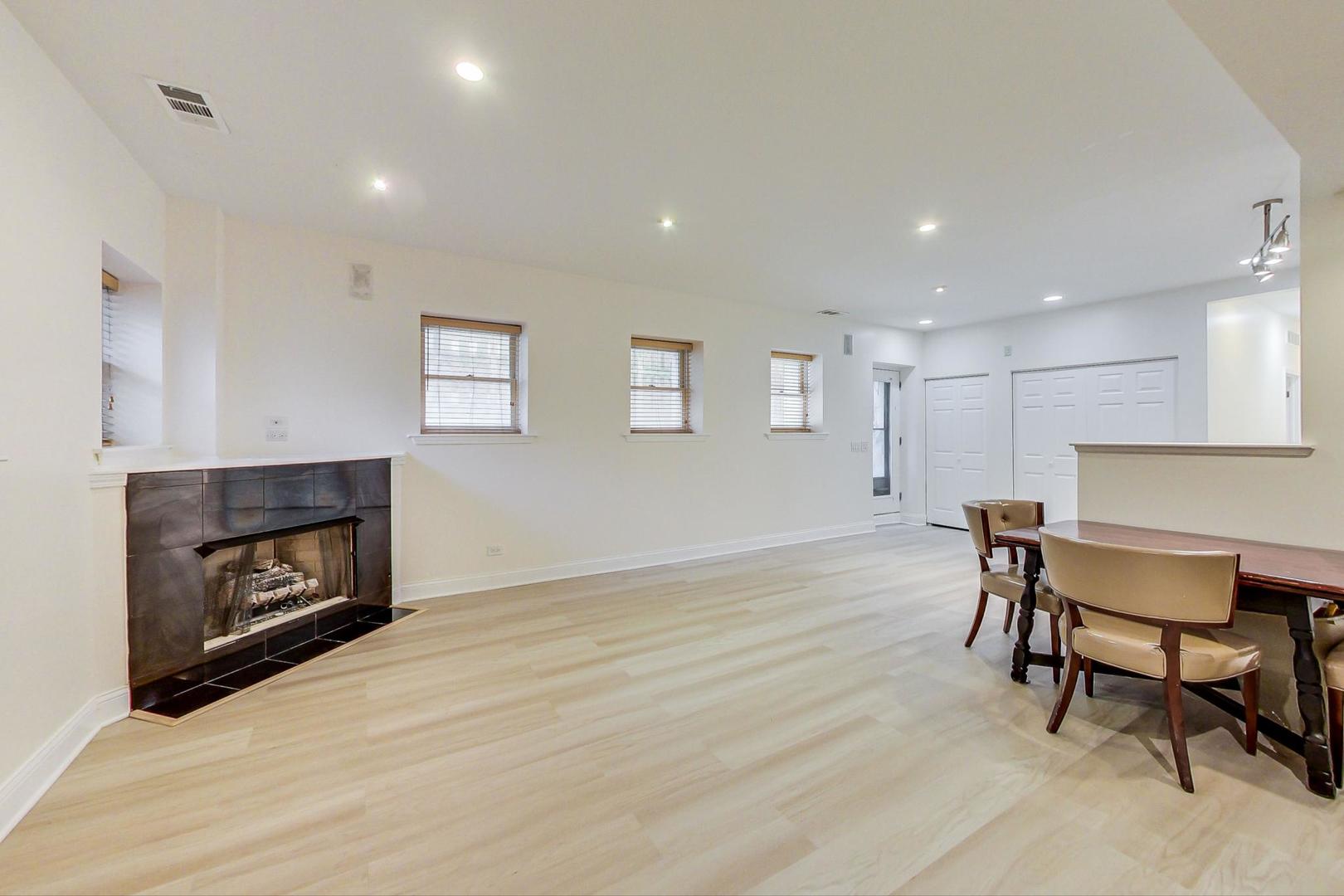 1372 N Mohawk Street Unit: A