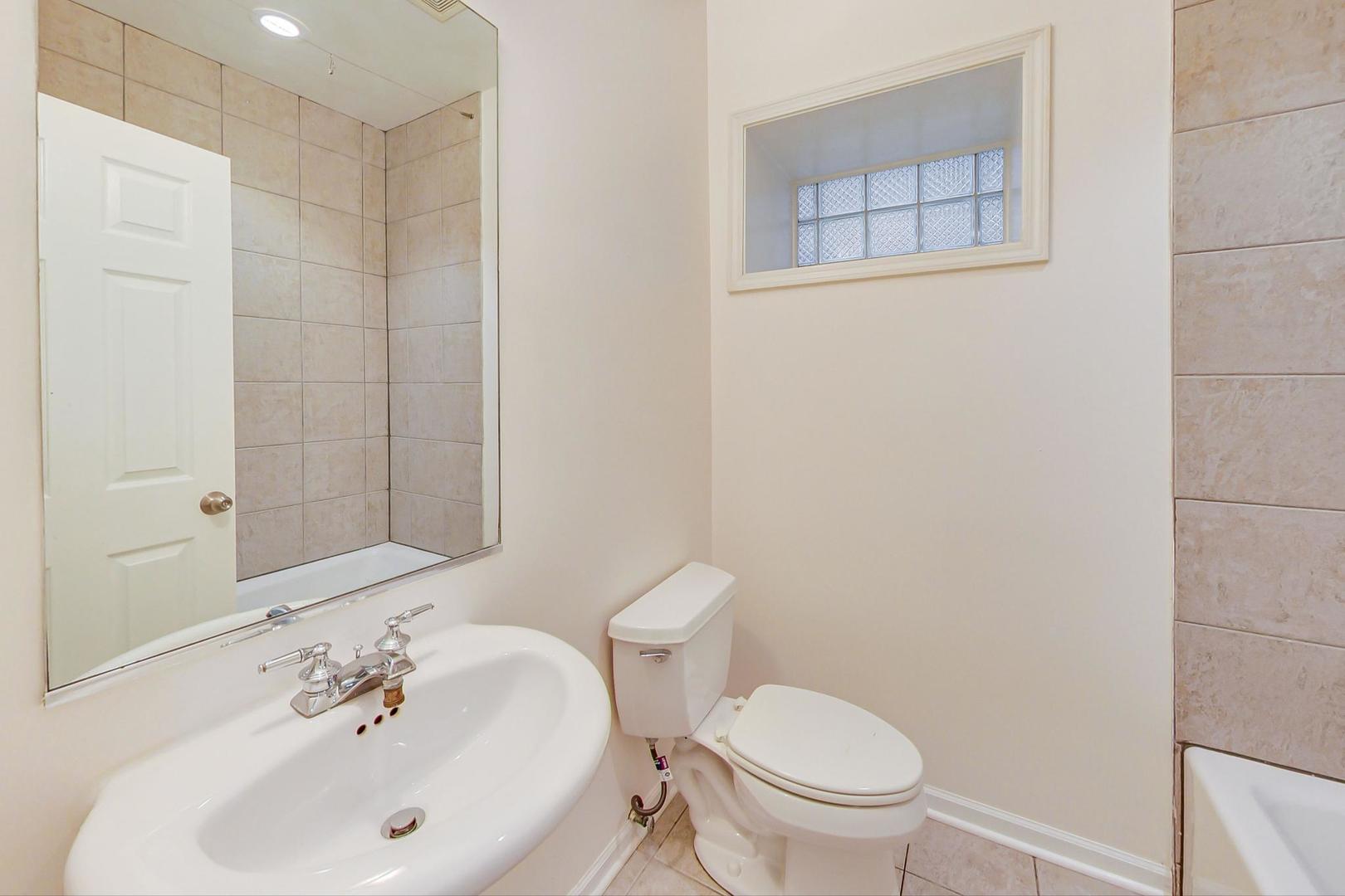 1372 N Mohawk Street Unit: A