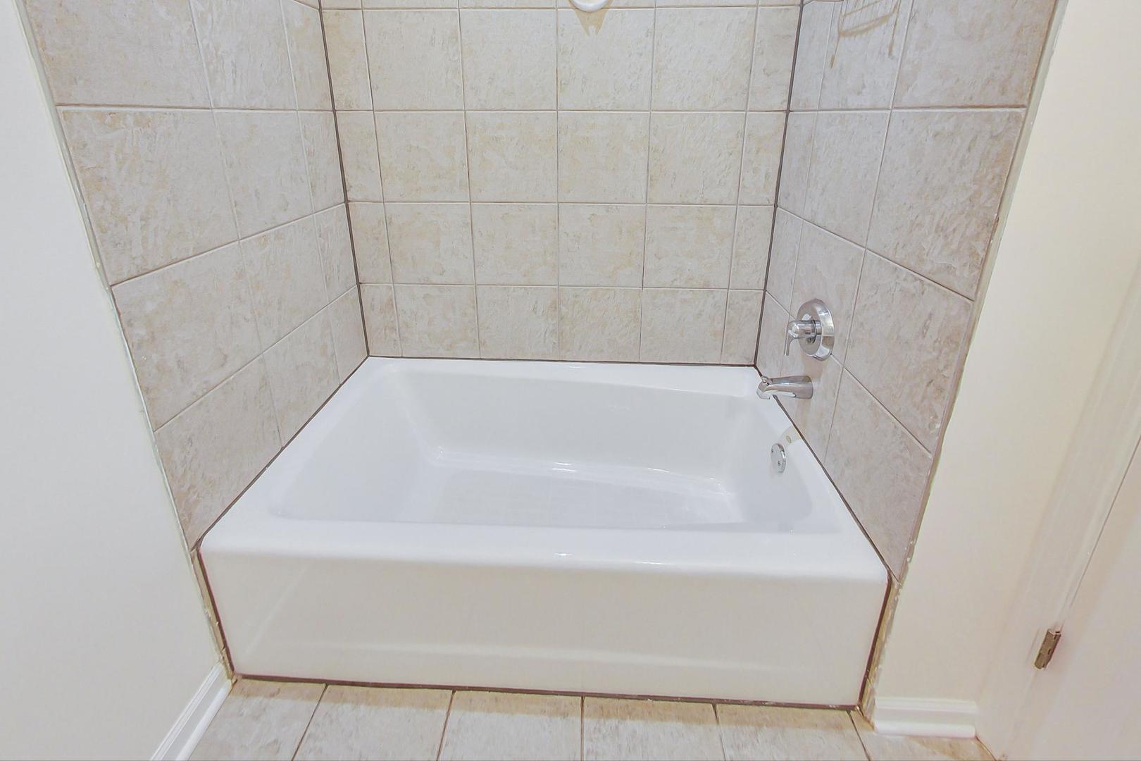 1372 N Mohawk Street Unit: A