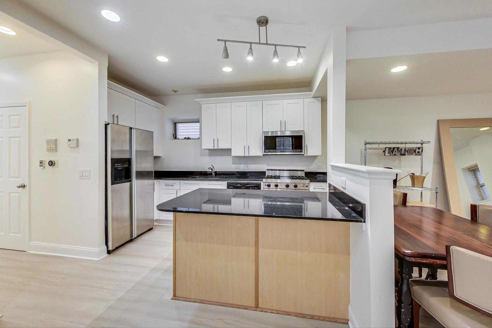 1372 N Mohawk Street Unit: A